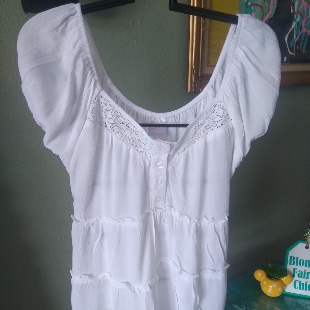 No Boundaries medium White top